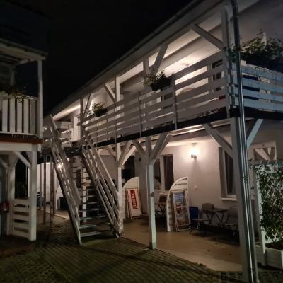 Murowany budynek z pokojami